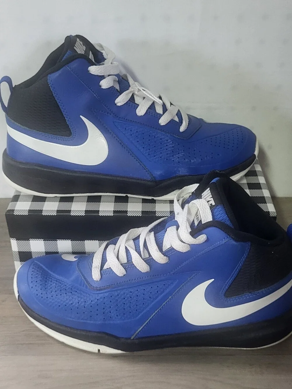 Nike Hustle D7 Boys 6y Hightops Royal Blue & Black